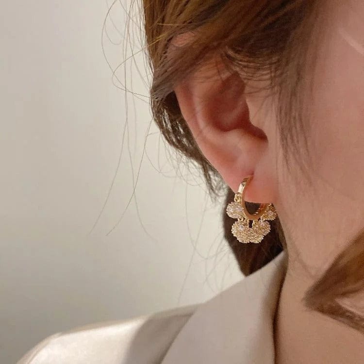 Aretes de borlas con diamantes incrustados