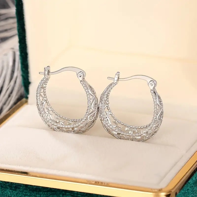 Arete Floral Elegante de Plata 925